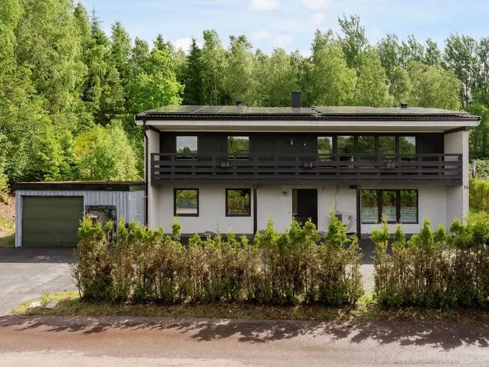 Bild 1 av 20 på Hultvägen 14