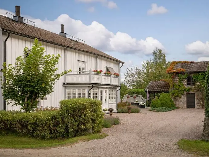 Image 1 of 20 of Östra Herrnäs gård