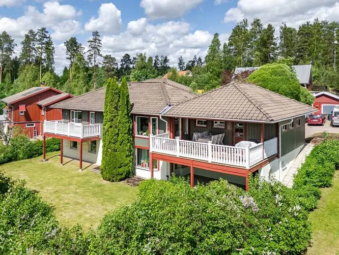 Villa, Länsmansvägen 11, Falun. Bild 1 av 20