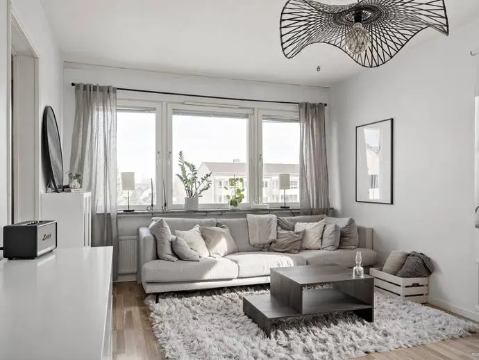 Lägenhet, Hagavägen 51. Bild 1 av 10