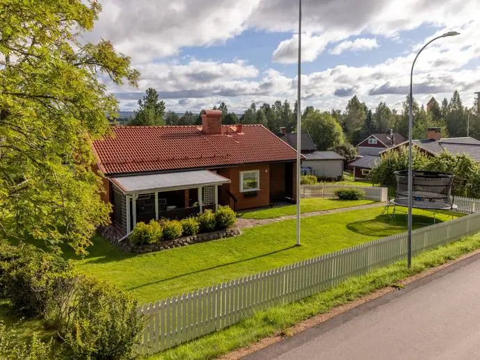 Bild 1 av 20 på Kvarnholsvägen 8