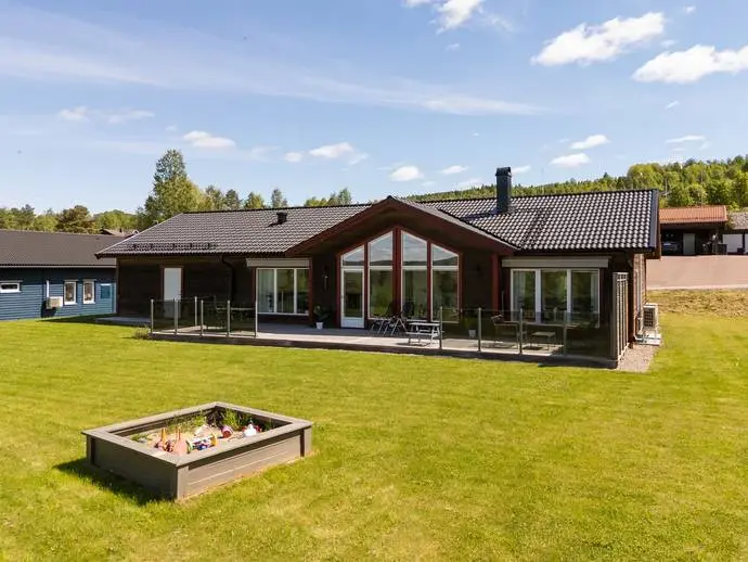 Villa, Backängsvägen 6, Rättvik. Bild 1 av 20