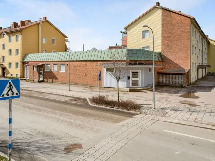 Image 1 of 17 of Myrgatan 32