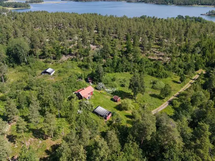 Holiday home, Vinö Torsborg med 23 h skog-och fiskevatten. Photo 1 of 20