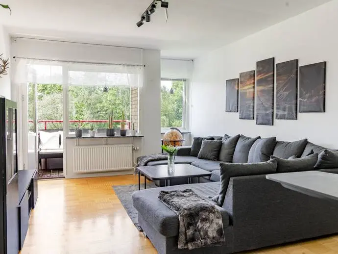 Bild 1 av 20 på Oxhagsvägen 4A