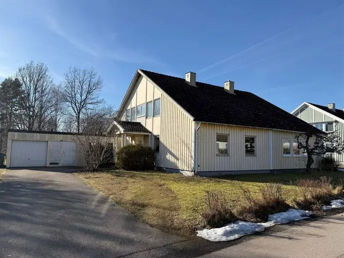 Image 1 of 20 of Vinkelvägen 13