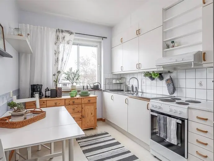 Bild 1 av 20 på Albert Tengers väg 47B