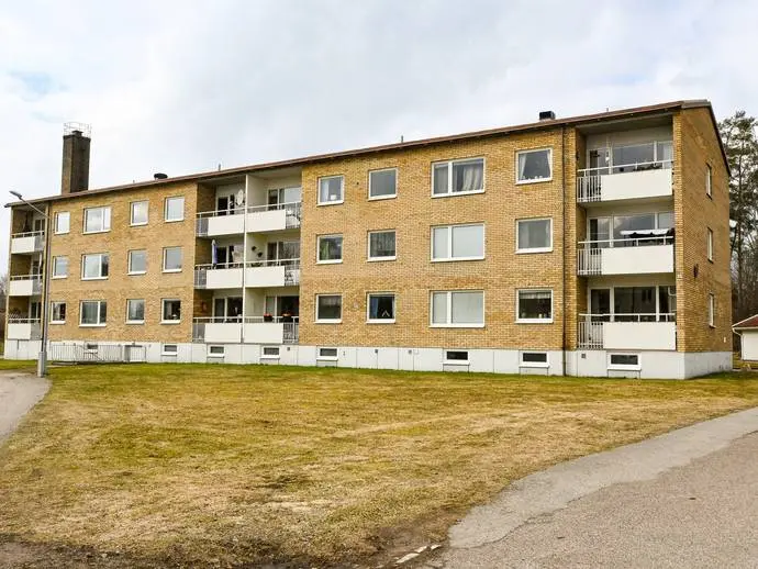 Bild 1 av 12 på Villagatan 6A