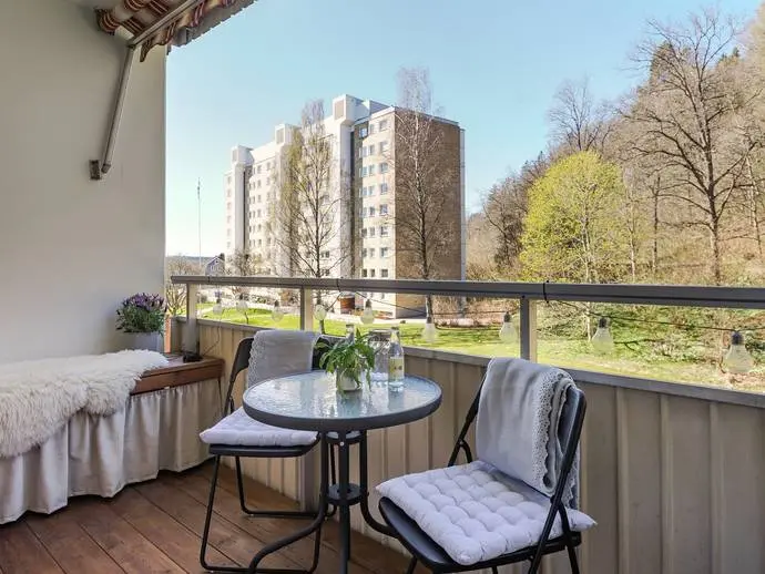 Image 1 of 18 of Strågatan 11