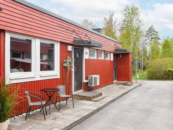 Image 1 of 20 of Södra Skogsvägen 66