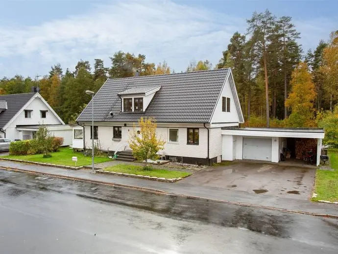 Bild 1 av 20 på Formtegelvägen 9