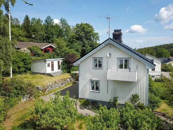 Villa, Gamla Stugsundsvägen 13. Bild 1 av 20