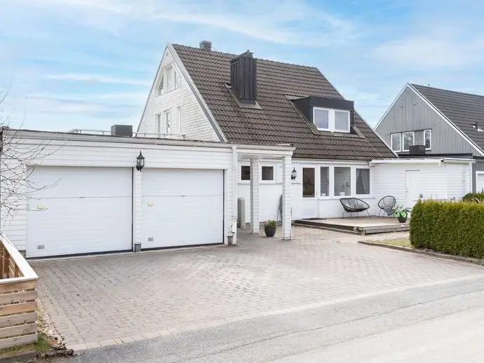 Villa, Fjärilsvägen 14. Bild 1 av 20