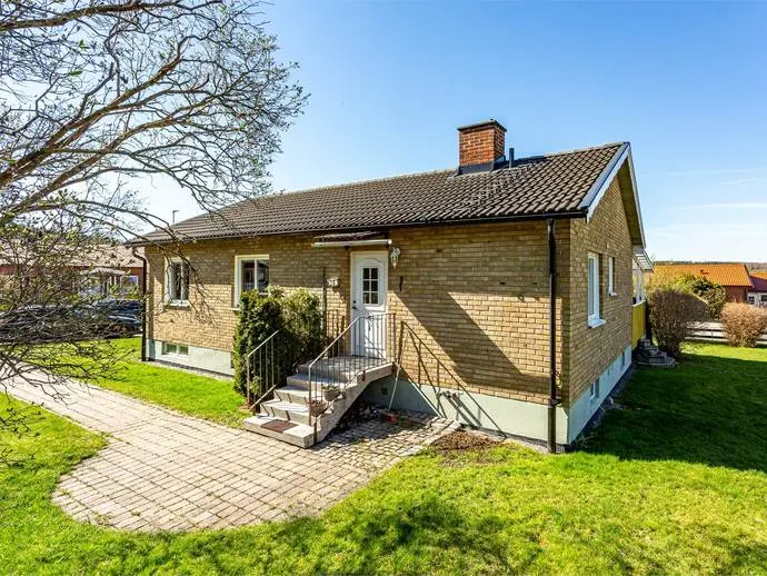 Villa, Skördegatan 8, Kungsör. Bild 1 av 20