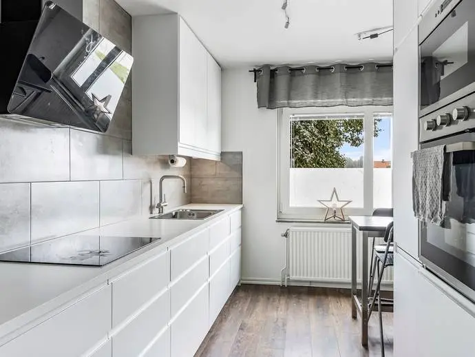 Image 1 of 20 of Torsgatan 27b