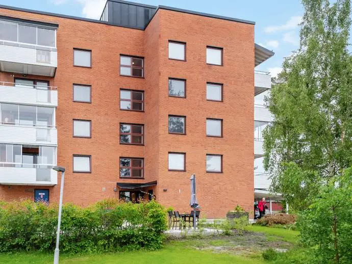 Bild 1 av 15 på Halmstadsvägen 1