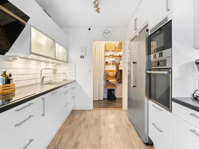 Apartment, Sallyhillsvägen 19A. Photo 1 of 20