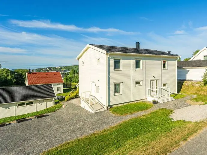 Villa, Rödhakevägen 6, Örnsköldsvik. Bild 1 av 20