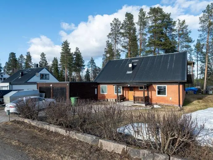 Villa, Skomakarevägen 8, Gällivare. Bild 1 av 20