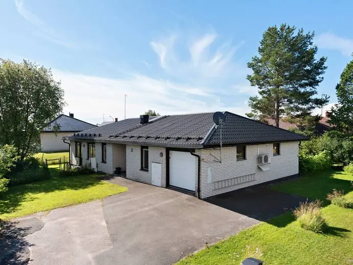 Image 1 of 20 of Laestadius väg 13