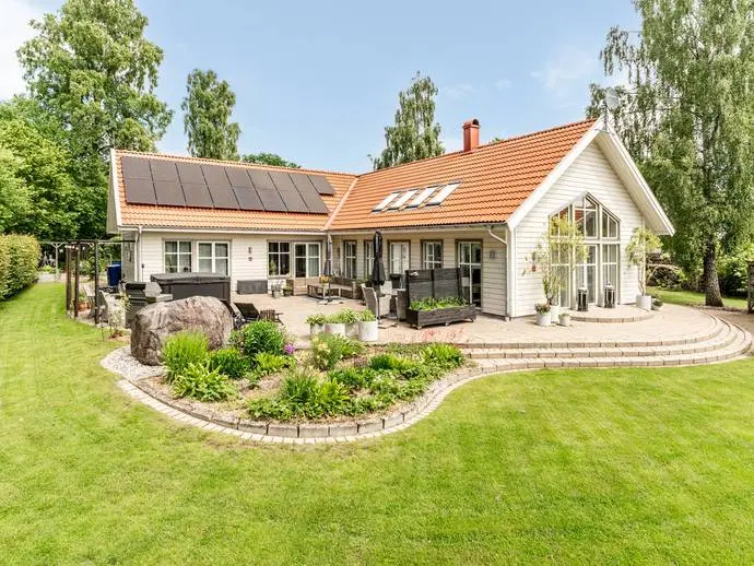 Villa, Norra Gamla vägen 25. Bild 1 av 20