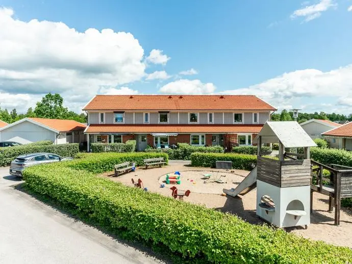 Semi-detached/terraced, Hjortvägen 18. Photo 1 of 20