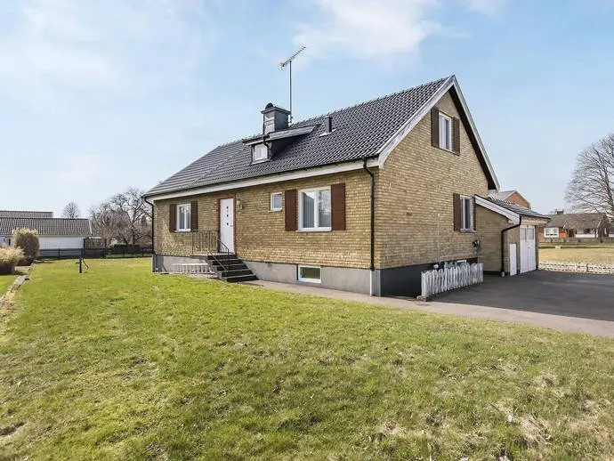 Villa, Västra Gölshultsvägen 4, Älmhult. Bild 1 av 20