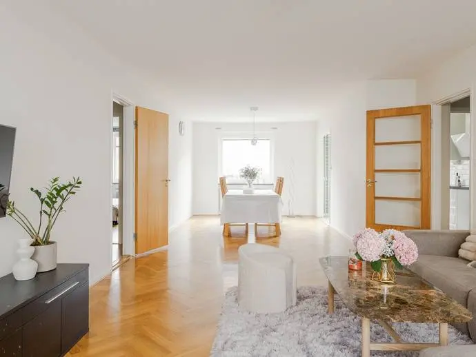 Bild 1 av 17 på Klostergatan 18