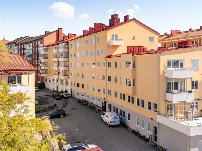 Bild 1 av 13 på Landsvägsgatan 1B