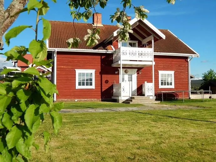 Villa, Svegsvägen 12. Bild 1 av 20