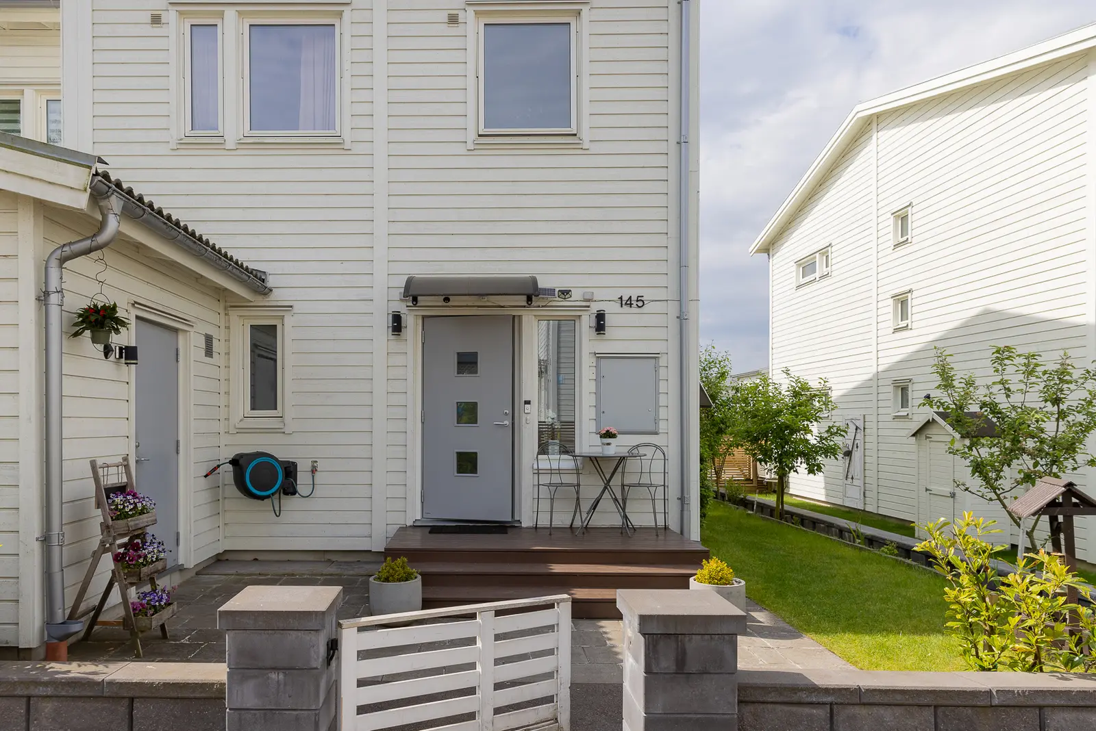 Lägenhet, Kaprifolvägen 145. Bild 1 av 5