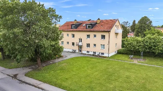 Lägenhet, Lövboåsvägen 10, Hallstahammar. Bild 1 av 18