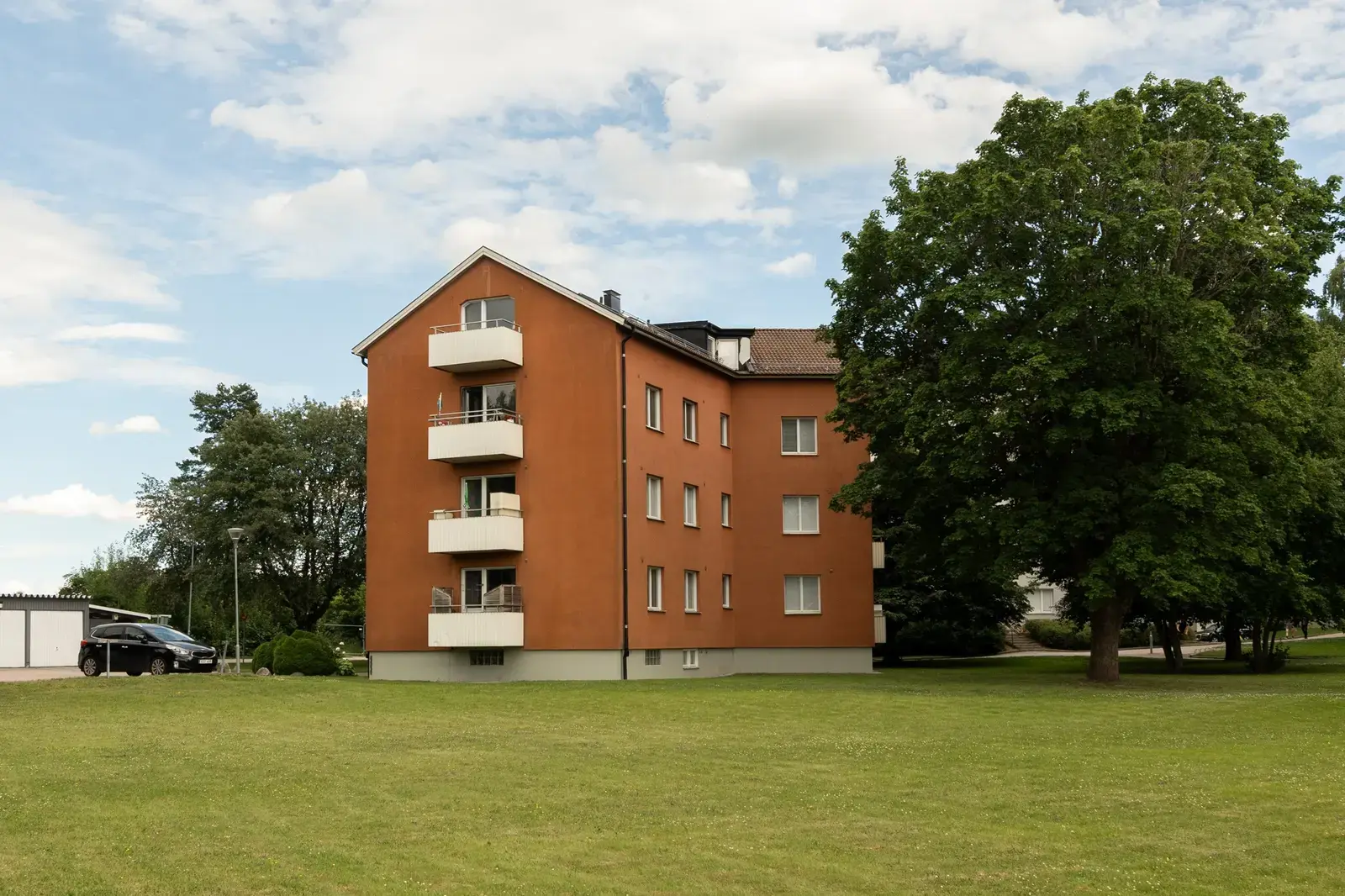 Lägenhet, Snevringevägen 60, Hallstahammar. Bild 1 av 20
