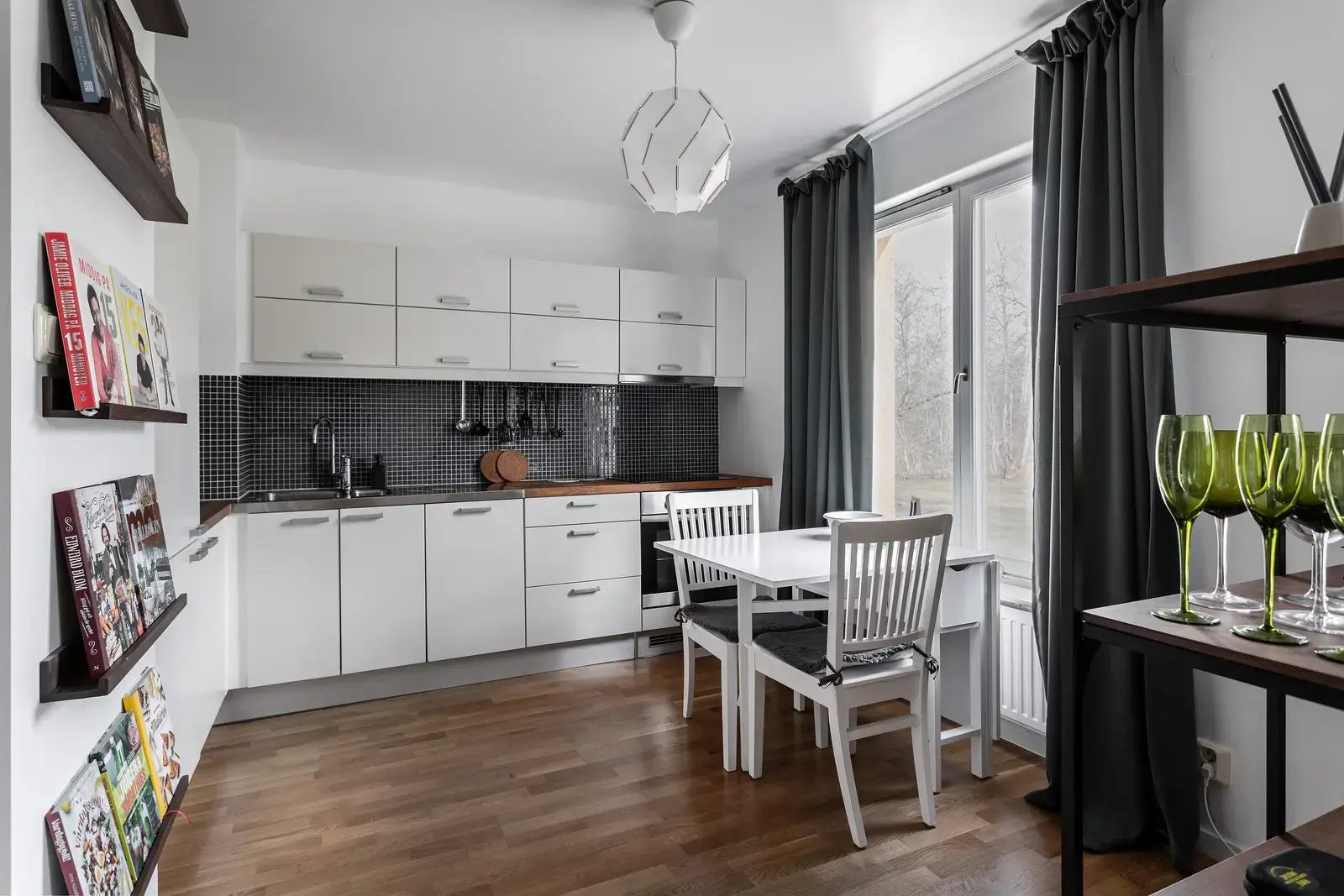 Apartment, Skönviksvägen 286, Stockholm. Photo 1 of 18