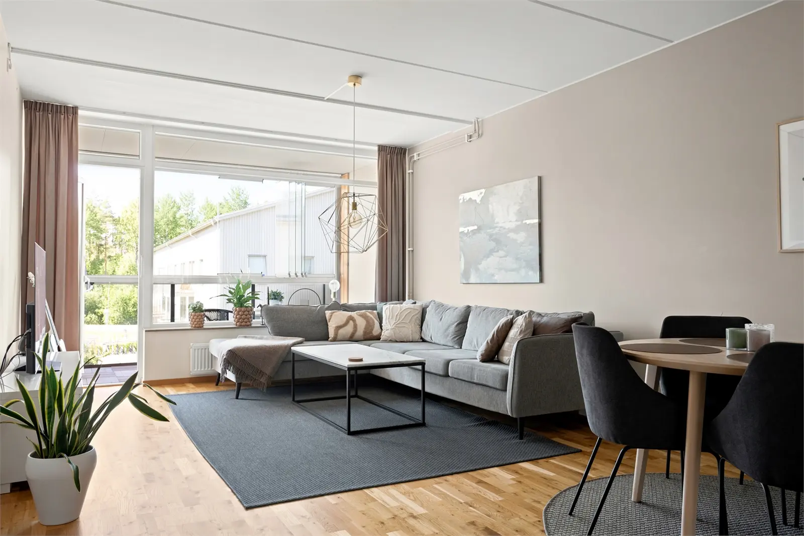Bild 1 av 5 på Holmtorpsvägen 41