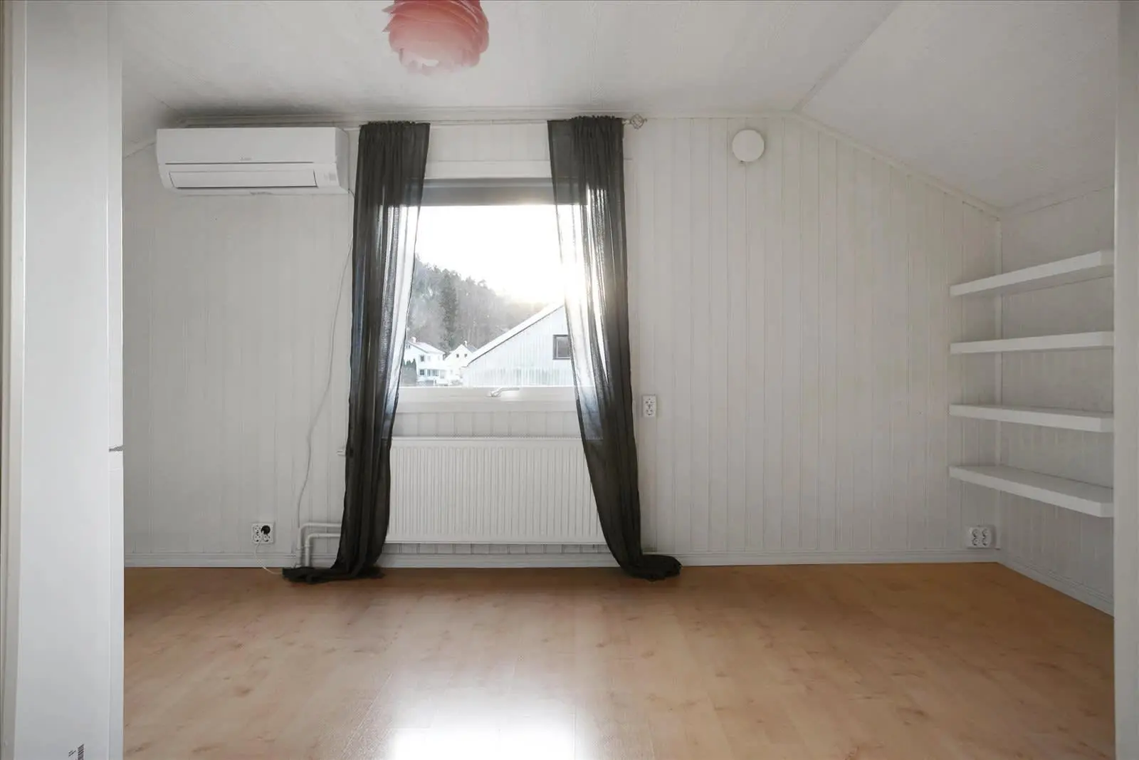 Lägenhet, Granhäcksvägen 22, Surte. Bild 1 av 20