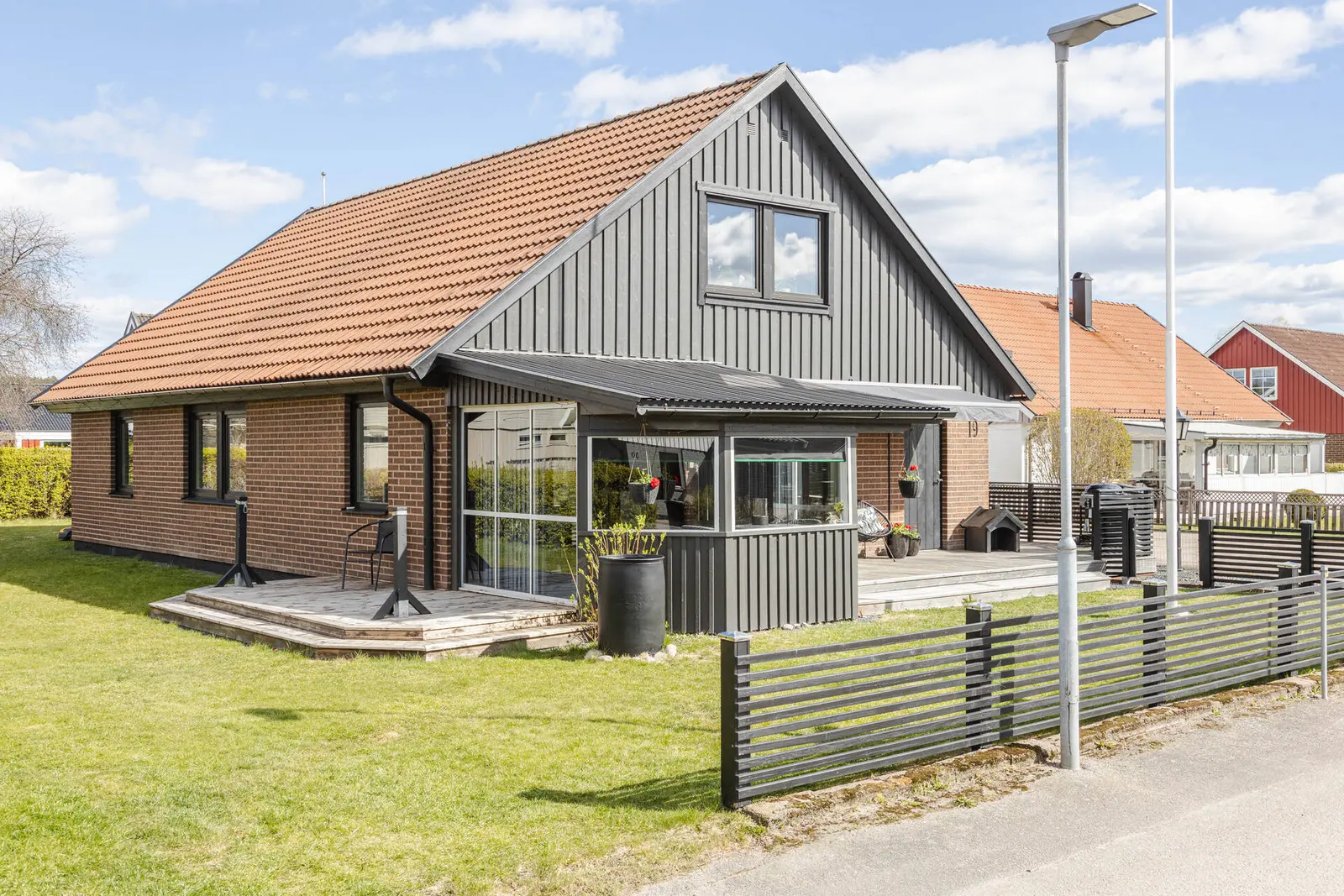 Villa, Ladugårdsvägen 19, Kungsör. Bild 1 av 40