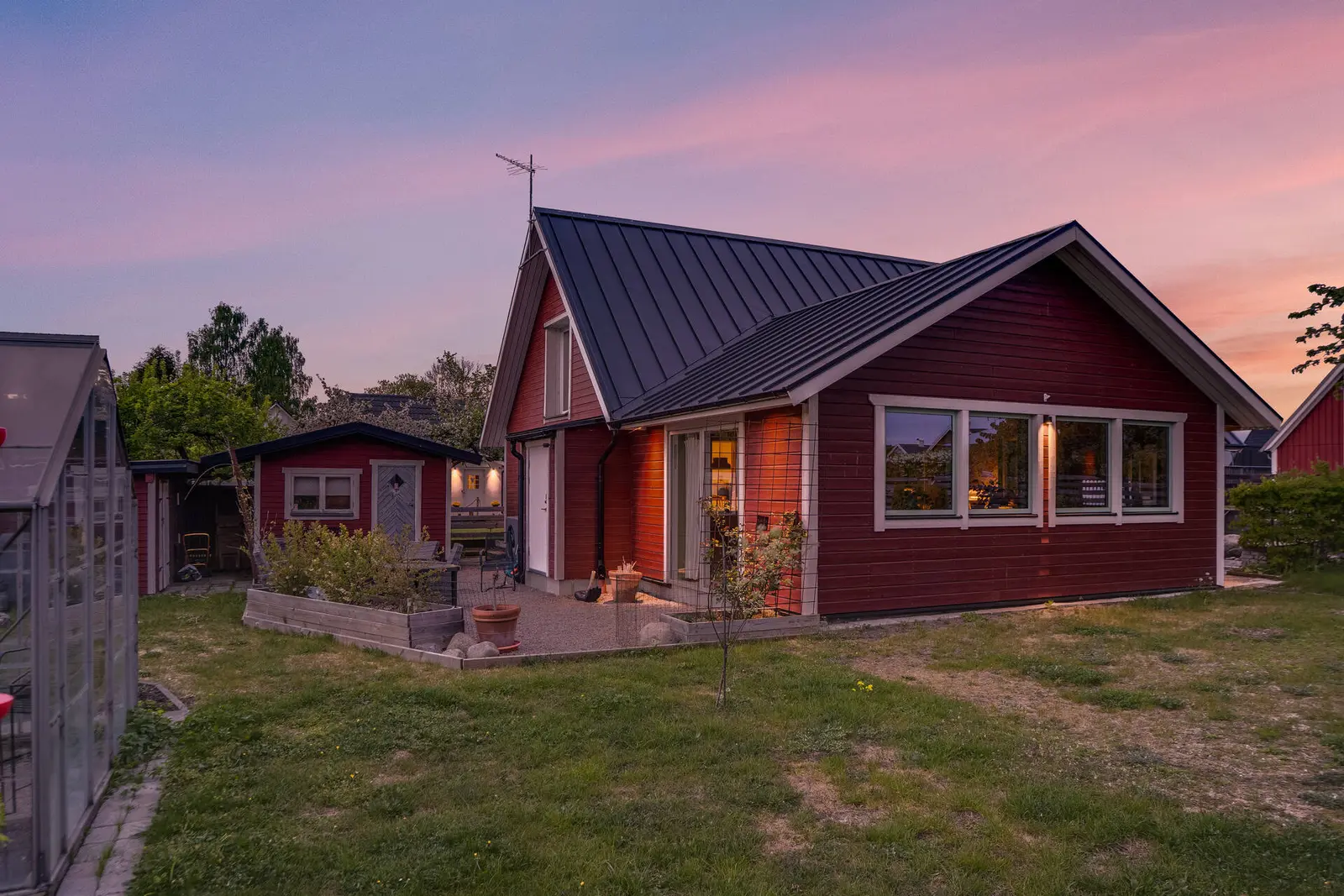Image 1 of 37 of Fredskogsvägen 30