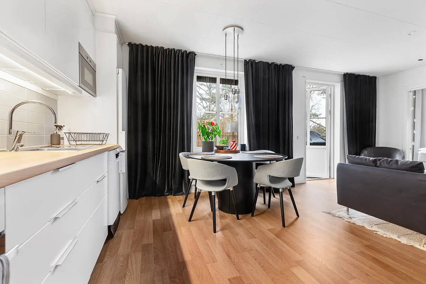 Lägenhet, Skogsråets väg 24F, Älvängen. Bild 1 av 16