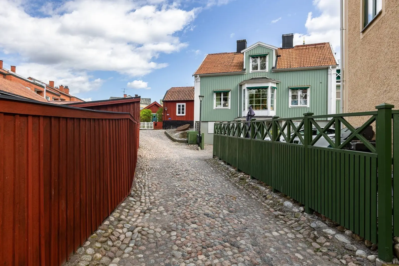 Villa, Mäster Lars gränd 7, Strängnäs. Bild 1 av 40