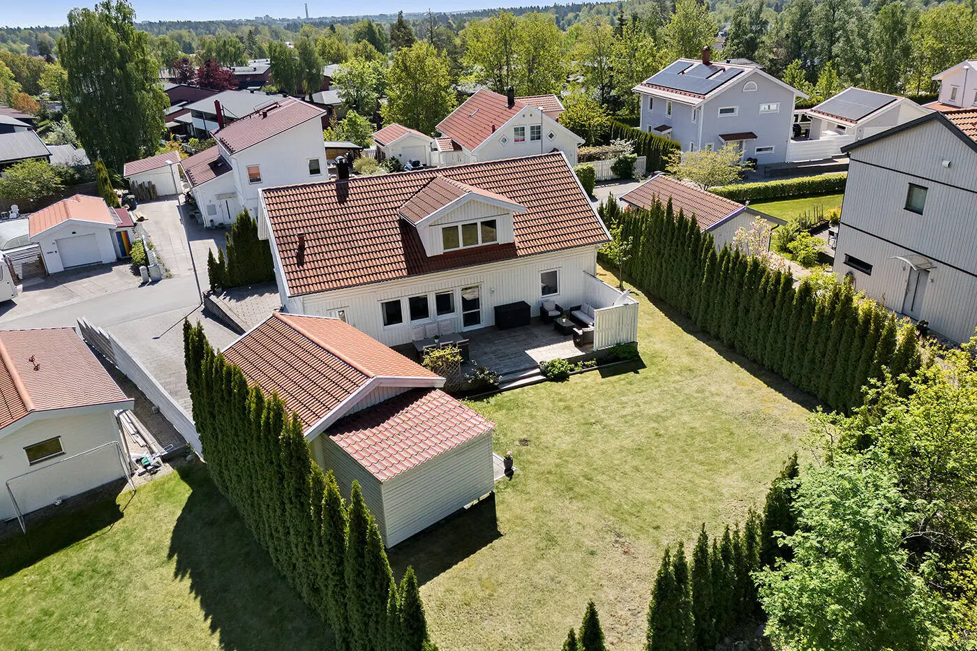 Villa, Porträttvägen 5, Järfälla. Bild 1 av 25