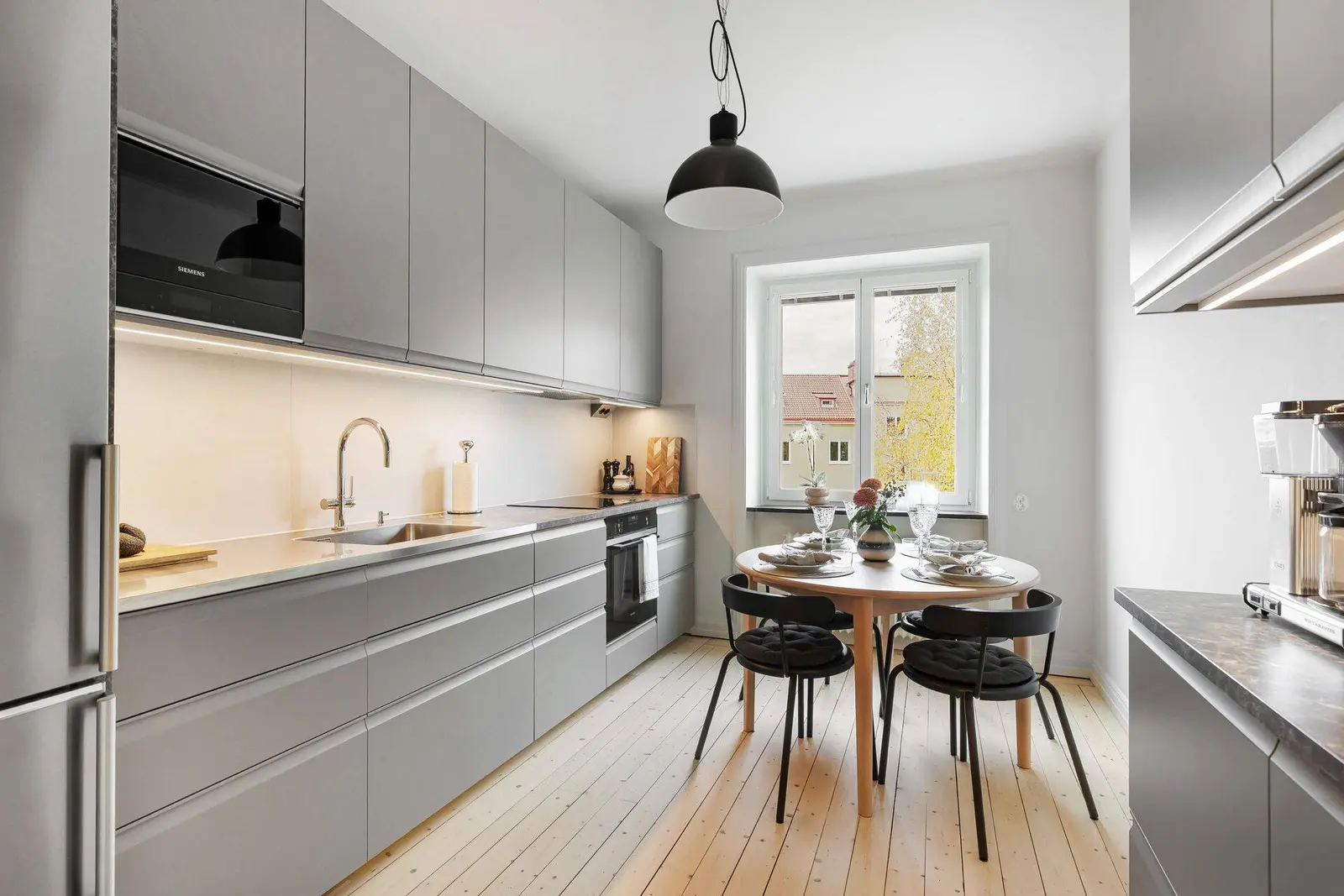Lägenhet, Södra Bangårdsgatan 12C, Eskilstuna. Bild 1 av 33