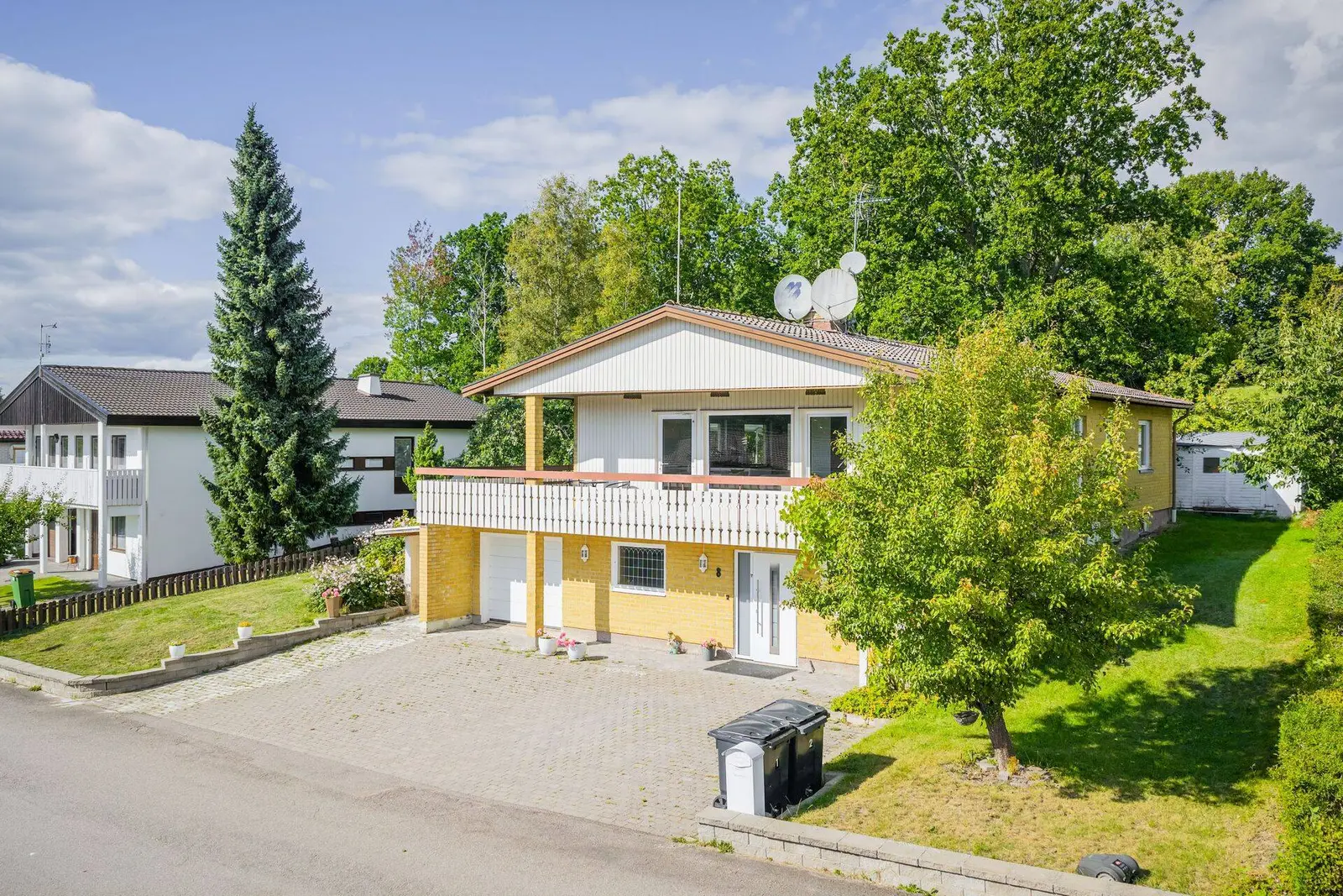 Villa, Violgatan 8, Motala. Bild 1 av 27