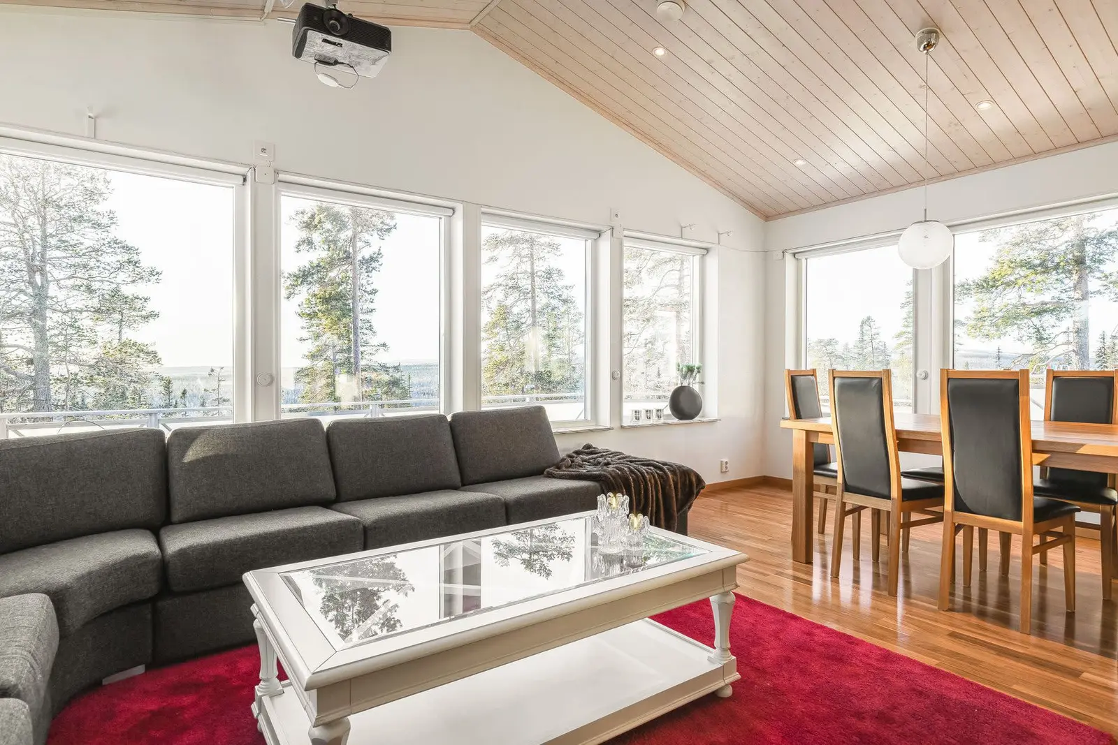 Villa, Öringsvägen 15, Storhågna. Bild 1 av 40