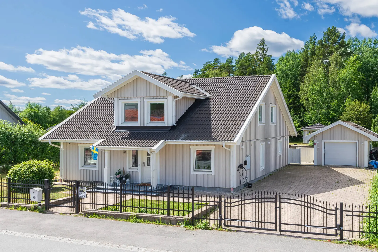 Bild 1 av 20 på Backstuguvägen 8