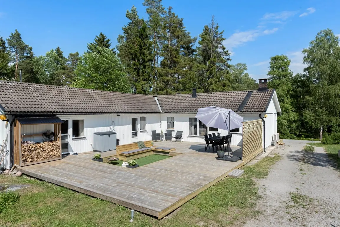 Villa, Kommendörsvägen 21, Österåker. Bild 1 av 3