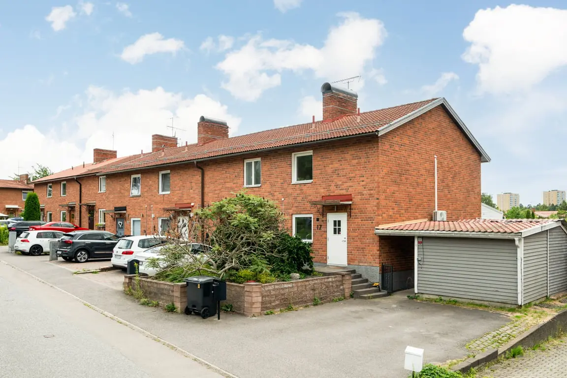 Semi-detached/terraced, Dalhagavägen 17, Södertälje. Photo 1 of 38