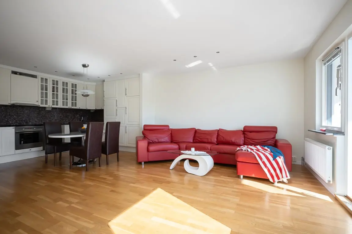 Lägenhet, Huggarvägen 43, Haninge. Bild 1 av 17