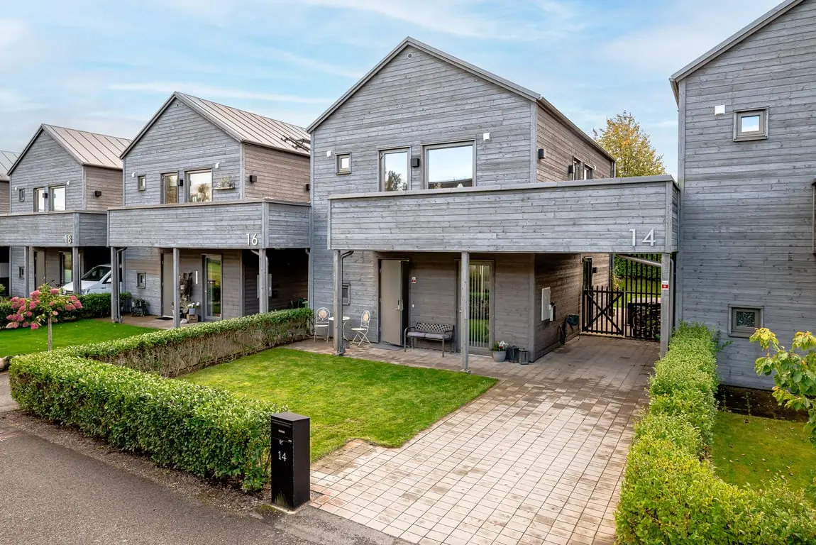 Par-/radhus, Bastenshällsvägen 14, Nyköping. Bild 1 av 20