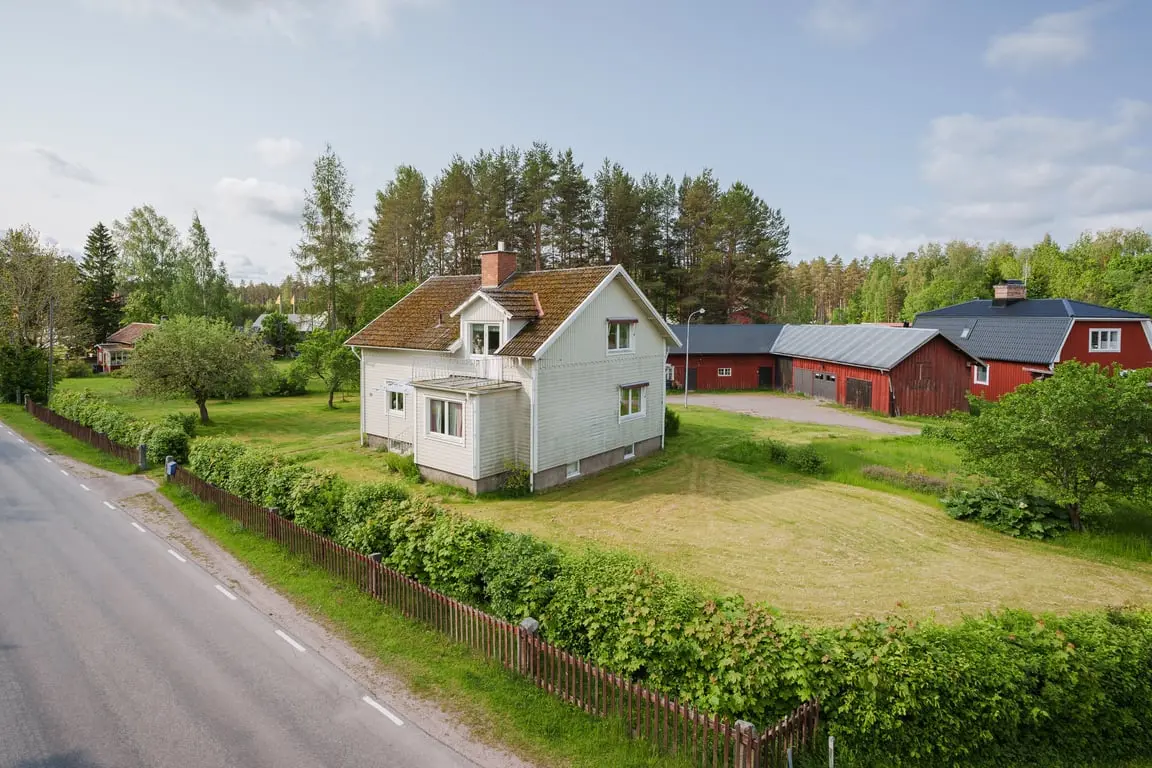Villa, Brännmovägen 38, Älvkarleby. Bild 1 av 20